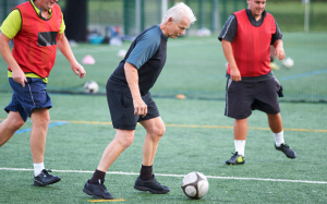 6 lý do 'bóng đá đi bộ' là lựa chọn thể thao hoàn hảo cho người cao tuổi