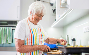 Nấu ăn tại nhà: Lợi ích không chỉ nằm ở bữa ăn