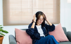 Tử vi thứ Sáu (24/4/2026): Bảo Bình đang cố tránh xa rắc rối