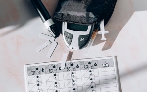 Người bệnh đái tháo đường nên đo đường huyết vào thời điểm nào trong ngày?
