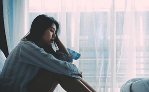 Lo âu: Vì sao càng né tránh càng dễ kiệt sức?