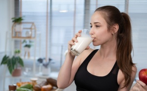 Ngoài nước lọc, nên uống gì trong ngày nắng nóng?