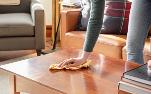 Lý do nhà nhanh bám bụi dù lau dọn thường xuyên