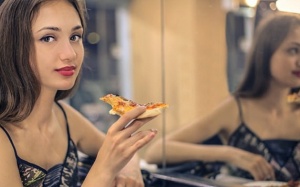 Chuyên gia tiết lộ mẹo đơn giản giúp kiểm soát cơn thèm ăn