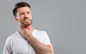 Vì sao đau họng uống thuốc mãi không khỏi?