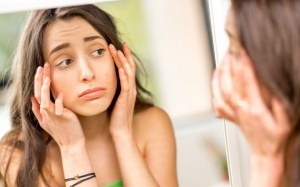 6 thói quen trước giờ ngủ khiến làn da kém tươi tắn  