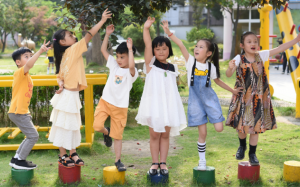 Những thói quen hằng ngày gây khàn tiếng ở trẻ