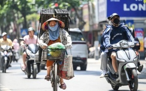 Vùng núi Bắc Bộ và Quảng Ninh có mưa rào và dông, Trung bộ nắng nóng