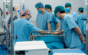Bệnh viện Nhi Hà Nội cấy điện cực ốc tai thành công cho bé 4 tuổi
