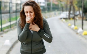 Ho dai dẳng có phải là dấu hiệu của viêm phổi không điển hình? 
