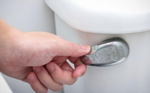6 thói quen khi đi vệ sinh có nguy cơ gây hại sức khỏe