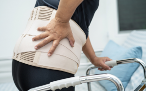 Dấu hiệu cảnh báo thoái hóa đốt sống lưng nhiều người bỏ qua