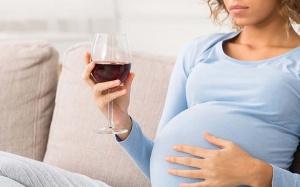 Ngày càng nhiều phụ nữ uống rượu khi mang thai