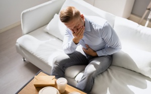 Hay thấy buồn nôn sau ăn nhiều đồ dầu mỡ là bị làm sao?