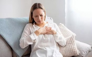 Phải làm gì khi có cơn đánh trống ngực?