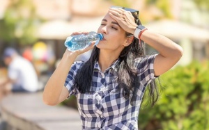 3 loại đồ uống nên tránh khi nắng nóng