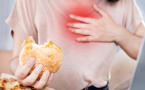Tim đập nhanh sau khi ăn no có phải rối loạn nhịp tim không?