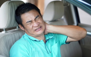 Ngủ sai tư thế trên xe ô tô, người đàn ông 40 tuổi bị đột quỵ