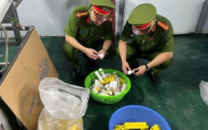 Phát hiện 1,2 triệu lọ C sủi giả, chứa chất bảo quản vượt ngưỡng 33 lần