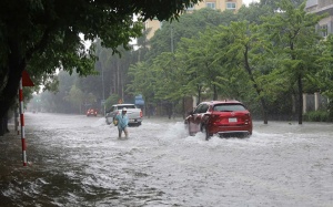 Trung Bộ mưa dồn dập, có nơi trên 300mm