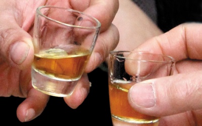 Rượu đầu độc mắt