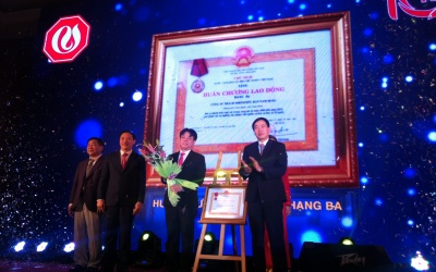 Công ty Cổ phần Nam Dược nhận Huân chương Lao động Hạng Ba