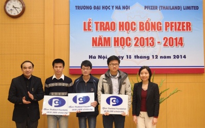 Quỹ Pfizer Thái Lan trao học bổng cho sinh viên ngành Y tại Việt Nam