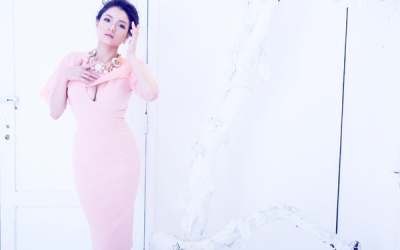 Thủy Top khoe ngực khủng trong bộ ảnh xuân 2015