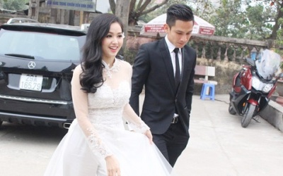 Tâm Tít vác bụng bầu lên chùa làm lễ Hằng thuận?