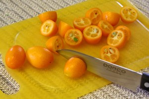 Con chết não vì mẹ vắt quất vào miệng