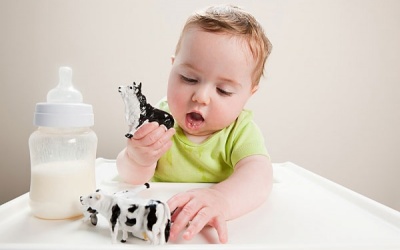 Tại sao bé uống nhiều sữa mà không cao?