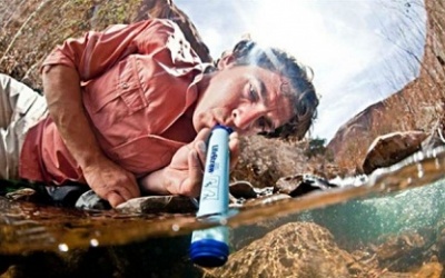 Uống nước sạch cùng ống lọc siêu nhẹ