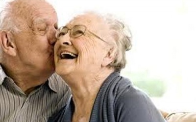 Muốn sống lâu thì... lo mà cười