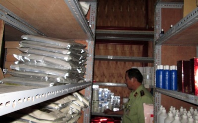 Lại phát hiện số lượng lớn mỹ phẩm trôi nổi