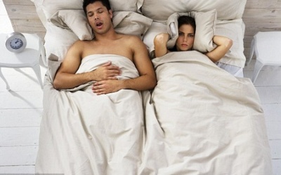 Chữa ngáy ngủ bằng tất máy bay