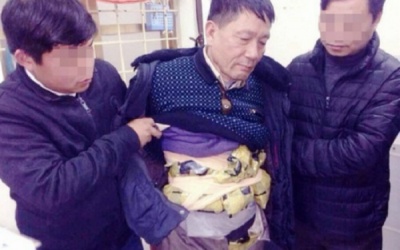 Bắt tạm giam ông già quấn ma túy đá quanh bụng