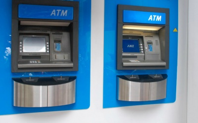Táo tợn đập máy ATM 'cuỗm' tiền tỷ