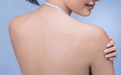 Phải làm thế nào khi mụn trứng cá mọc ở lưng?