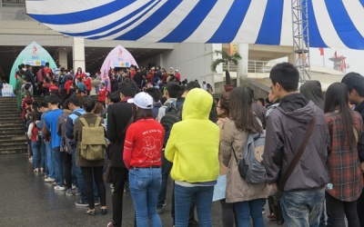 Hàng nghìn người đội mưa rét đi hiến máu 