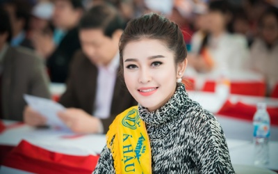 Á Hậu Huyền My rạng rỡ làm đại sứ Xuân Hồng 2015