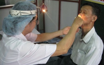 Ung thư vòm mũi họng: Triệu chứng dễ lầm tưởng! 