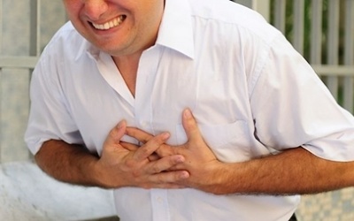 Đau ngực trái đột ngột có nguy hiểm?