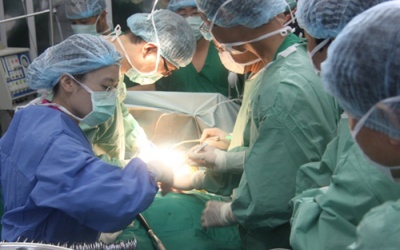 Phẫu thuật thành công bệnh nhân có khối u não lớn 