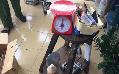 Vừa ra tù, ông lão đã tiếp tục làm sữa giả