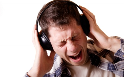 Bị bệnh chỉ vì đeo tai nghe