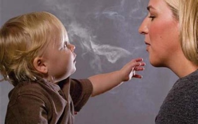 Cha mẹ hút thuốc – Con dễ mắc bệnh tim