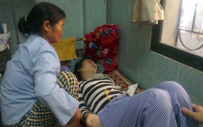 Rơi nước mắt chuyện bố ung thư chăm con viêm màng não