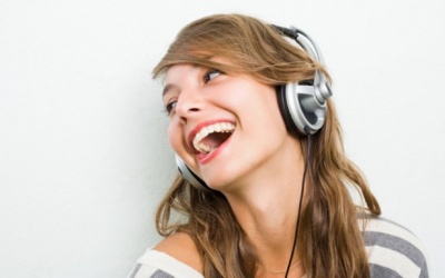 Gợi ý 6 bài hát quốc tế nên áp vào tai khi bạn chán đời