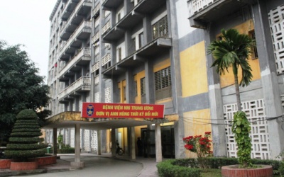 Nam thanh niên ngáo đá đòi phá bệnh viện Nhi Trung ương