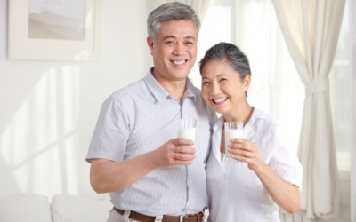 Người cao tuổi nên chọn loại sữa như thế nào?